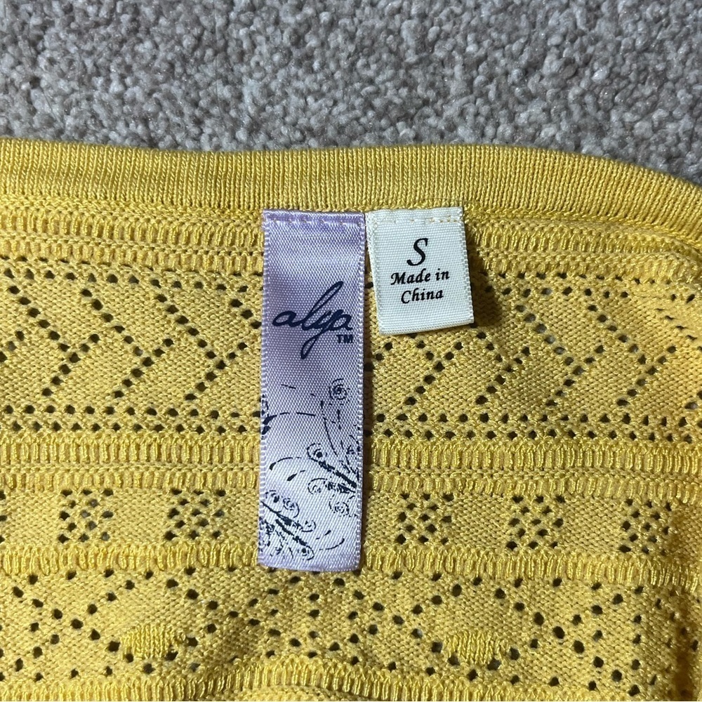 Francesca Yellow Pattern Top Size Small - Picture 3 of 7